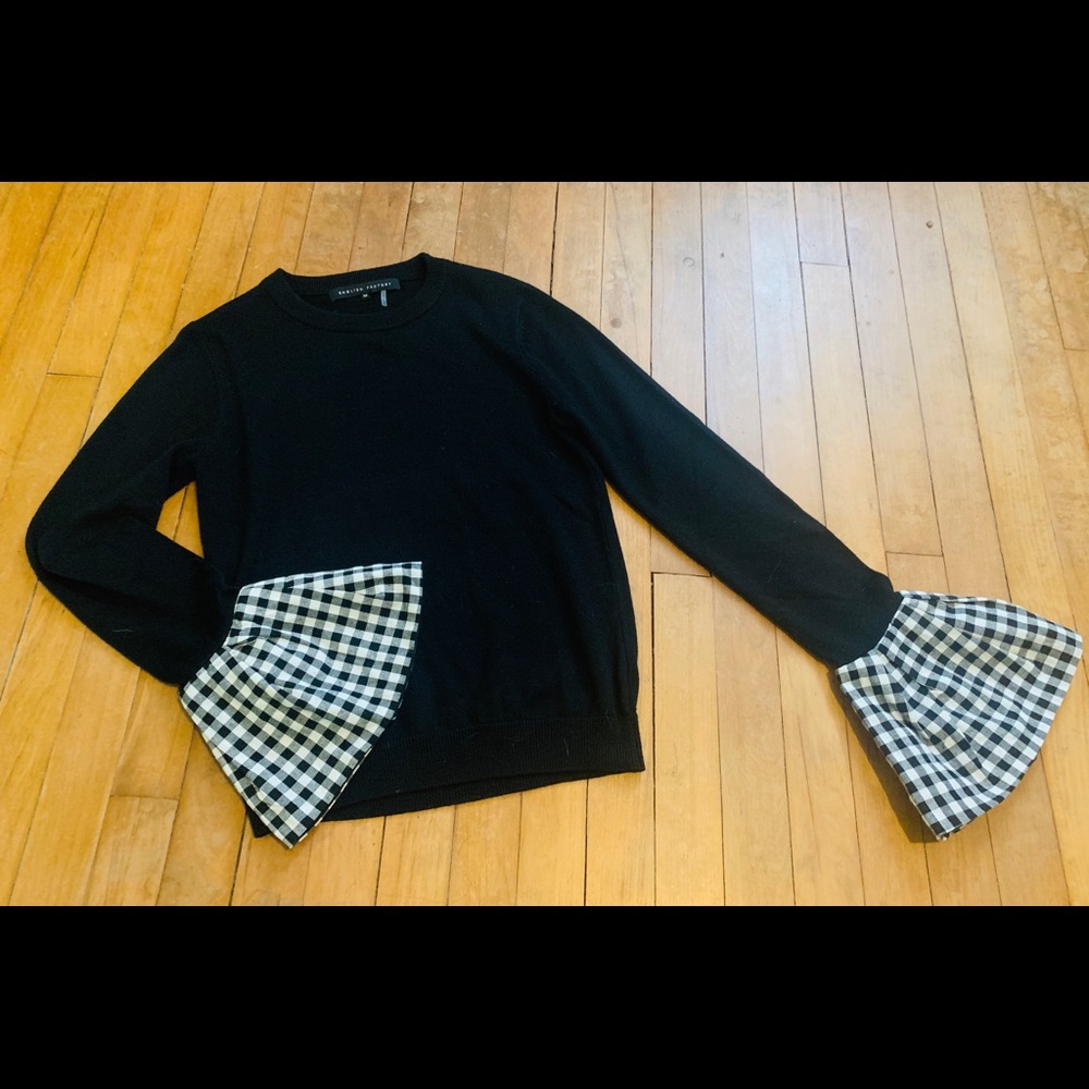 MUST HAVE SWEATER